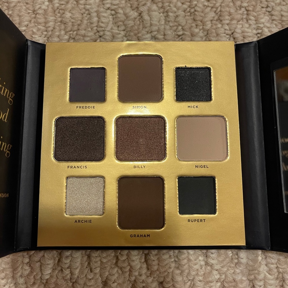 ✨Bundle Of 4 Palettes Plus Brushes!!✨